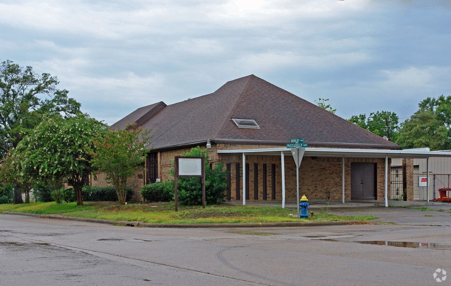 Primary Photo Of 7555 Morley St, Houston Office For Sale