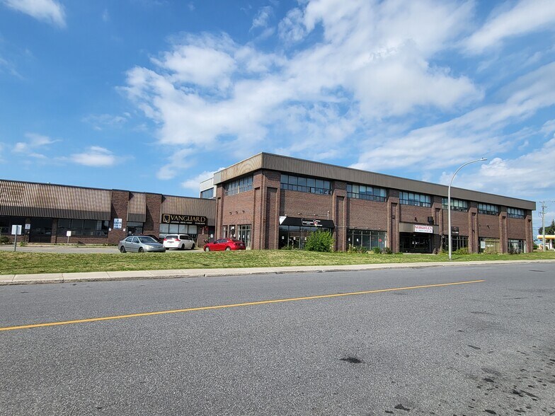 Primary Photo Of 920-960 Rue Bégin, Montréal Showroom For Lease