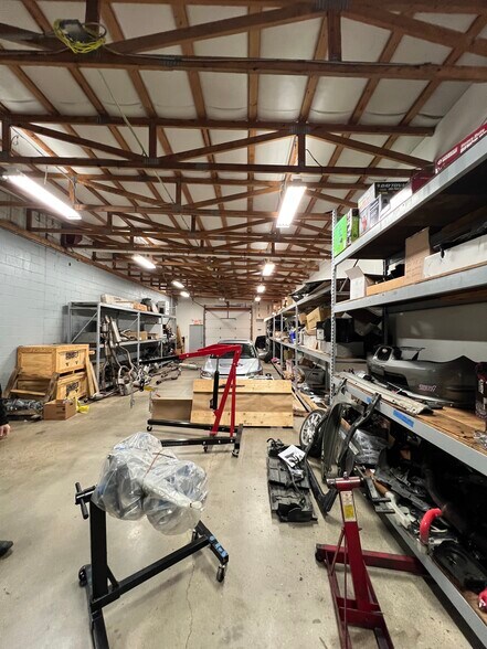 More Photos Of 6926 E 16th St, Indianapolis Auto Repair For Lease