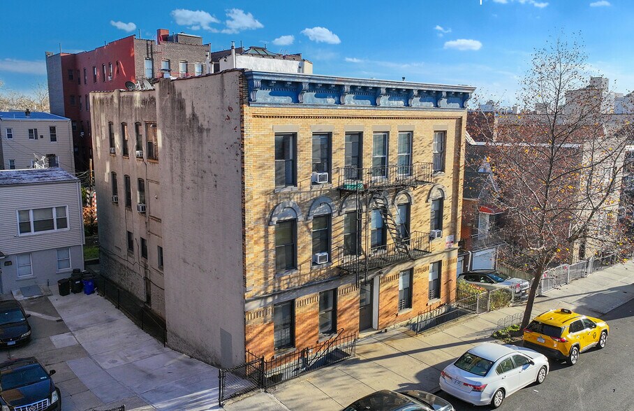 More Photos Of 3141 44th St, Astoria Apartments For Sale