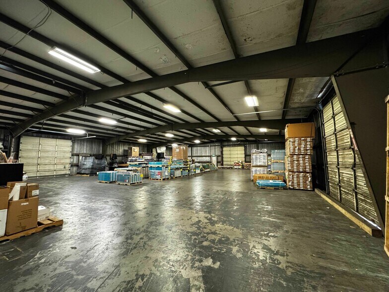 More Photos Of 2214 N Washington Blvd, Sarasota Warehouse For Lease