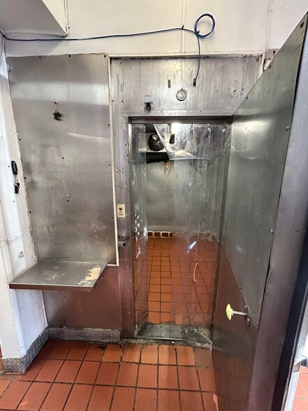 More Photos Of 1160 Aviation Blvd, Hermosa Beach Fast Food For Lease