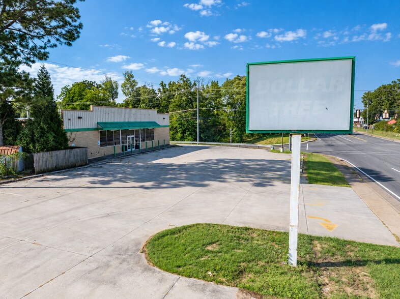 More Photos Of 210 N Amhurst Pl, Englewood Freestanding For Lease