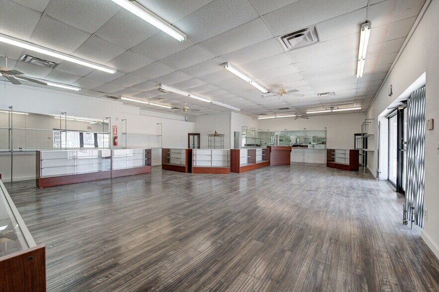 More Photos Of 1829 W Main St, Norman Freestanding For Sale