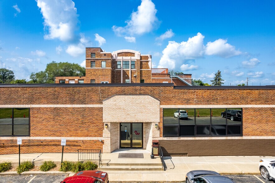 More Photos Of 300 11th Ave NW, Rochester Medical For Lease