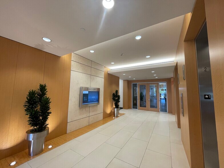 More Photos Of 8611 N Mo Pac Expy, Austin Medical For Lease