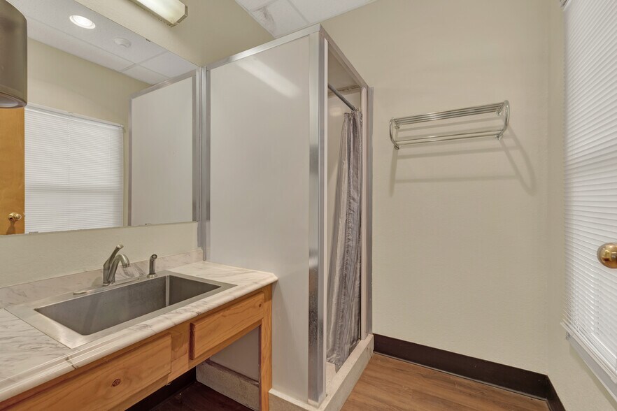 More Photos Of 3 Commercial Pl, Schertz Office For Lease