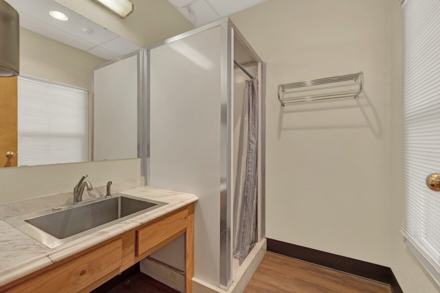 More Photos Of 3 Commercial Pl, Schertz Office For Lease