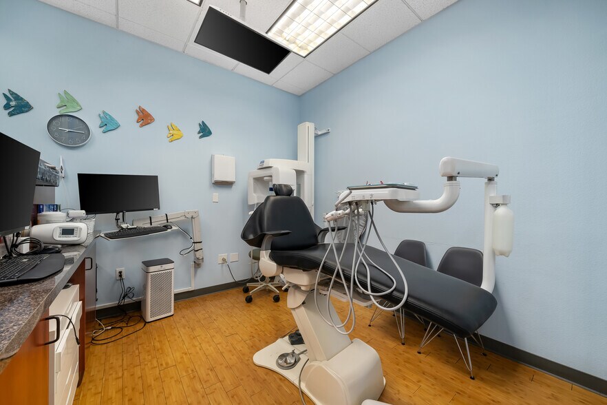 More Photos Of 106 Gateway Center Dr, Paso Robles Office For Lease