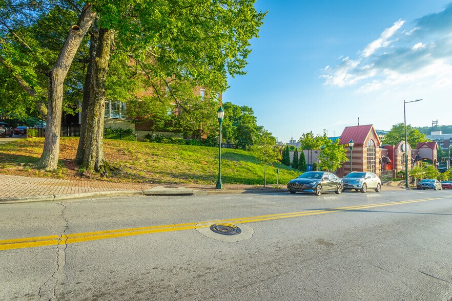 More Photos Of 200 Market St, Chattanooga Storefront For Sale