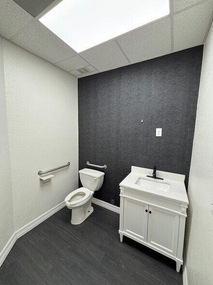 More Photos Of 5208 Harrisburg Blvd, Houston Storefront For Lease