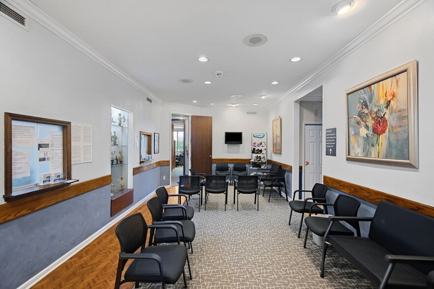 More Photos Of 11709 Old Ballas Rd, Saint Louis Medical For Sale
