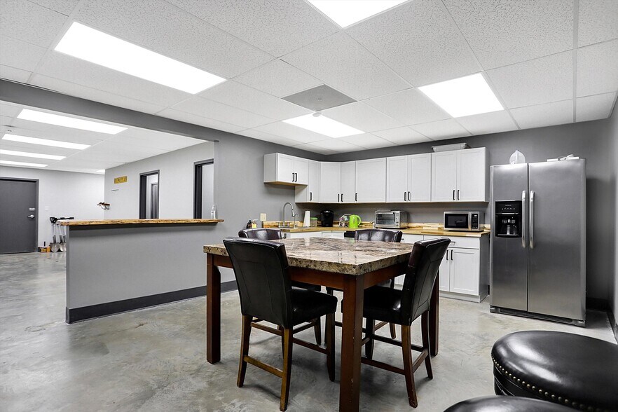 More Photos Of 615 Russell Ave, Indianapolis Medical For Sale