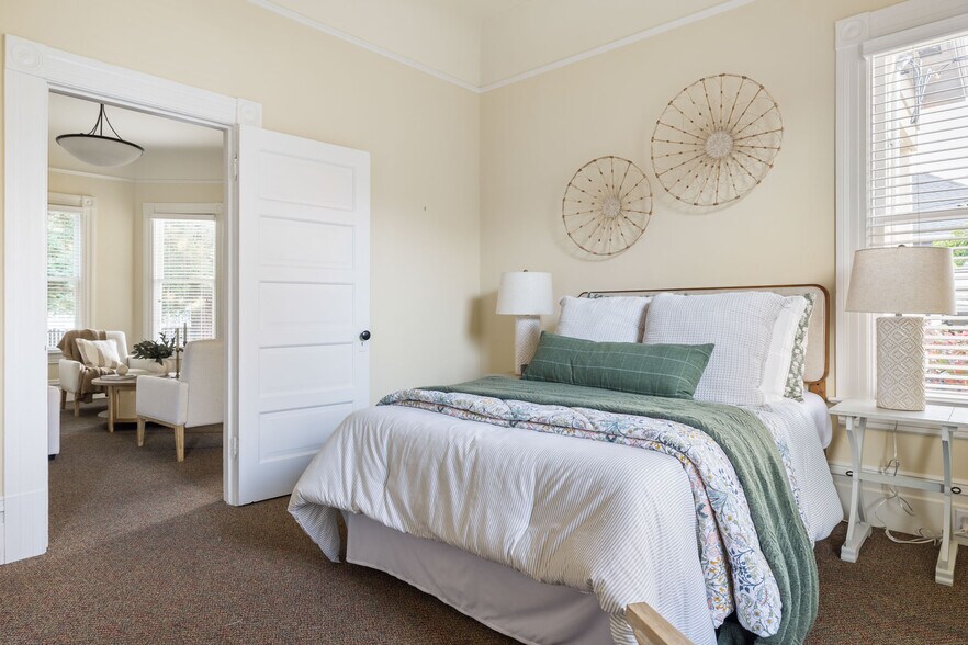 More Photos Of 531 1/2 E Washington St, Petaluma Office For Sale