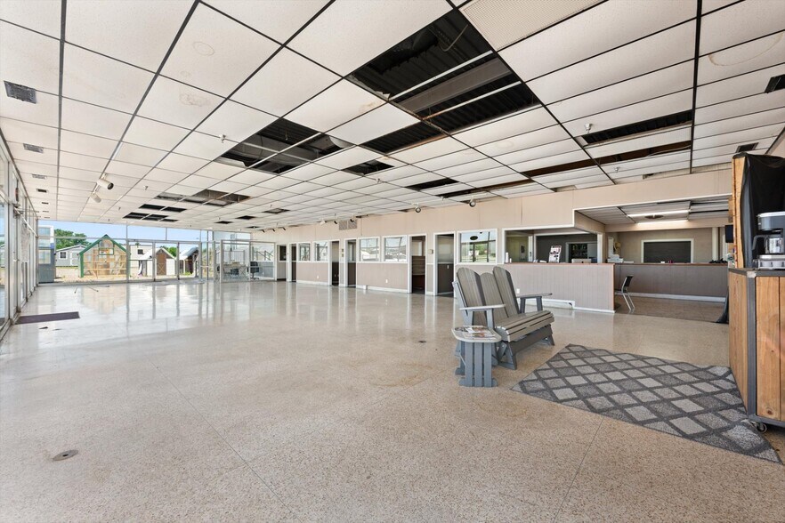 More Photos Of 1515 E Main St, Yukon Industrial For Sale