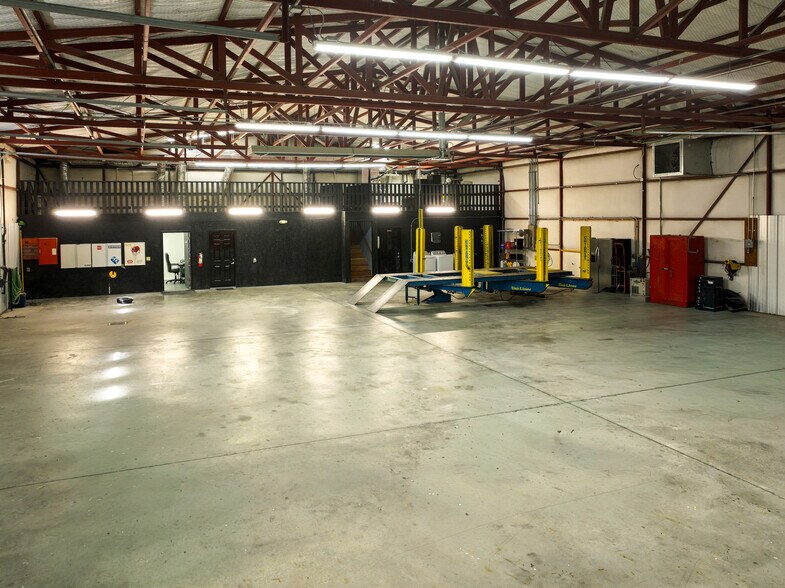 More Photos Of 2308 Icenhour Ct, Lenoir Industrial For Lease