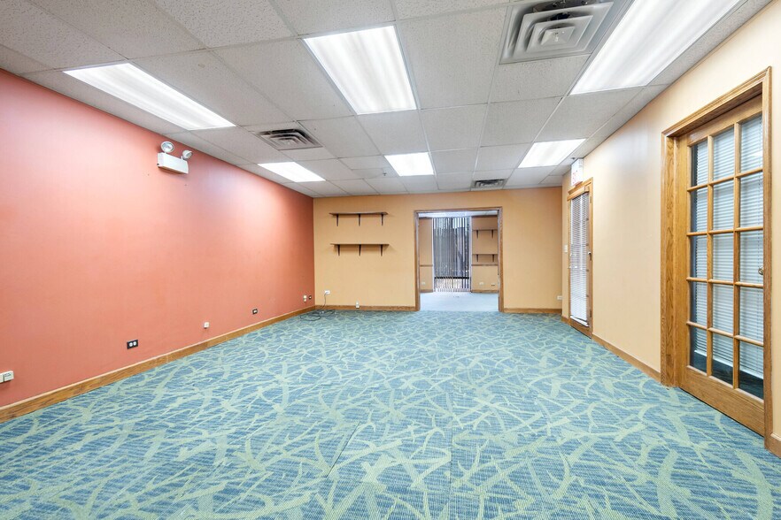 More Photos Of 10001 W Roosevelt Rd, Westchester Office For Sale
