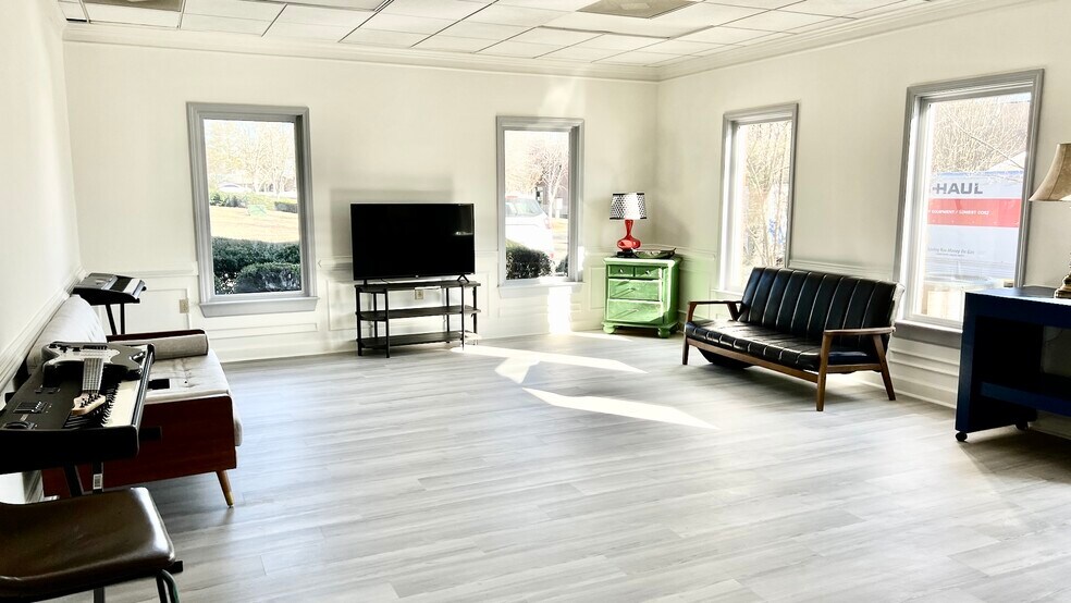 More Photos Of 13784 Highway 9 N, Milton Loft Creative Space For Lease