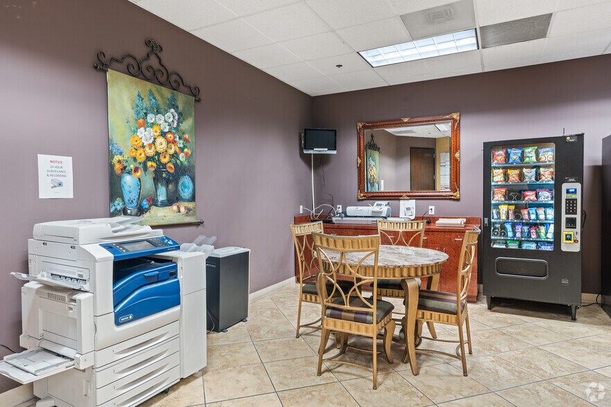 More Photos Of 1000 Town Center Dr, Oxnard Office For Lease