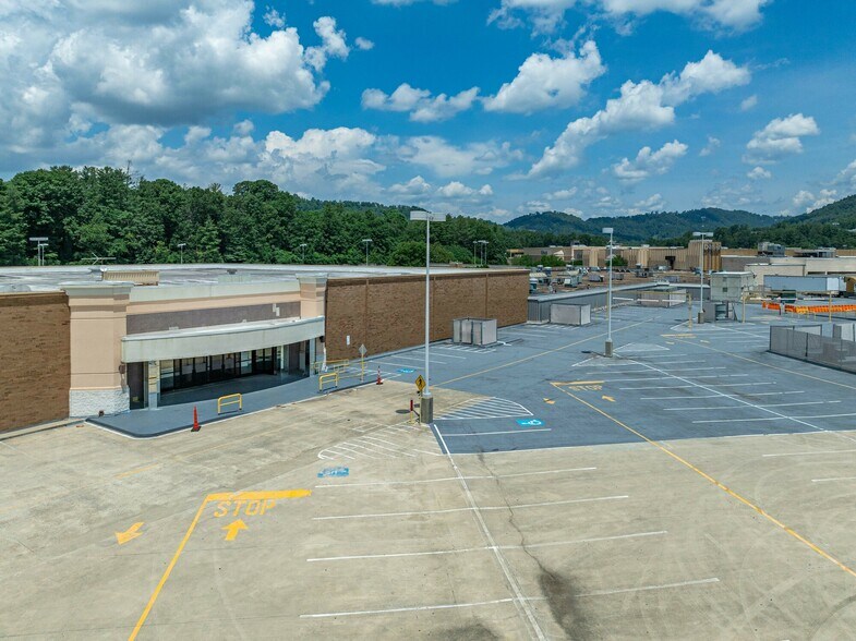 More Photos Of 7 S Tunnel Rd, Asheville Department Store For Sale