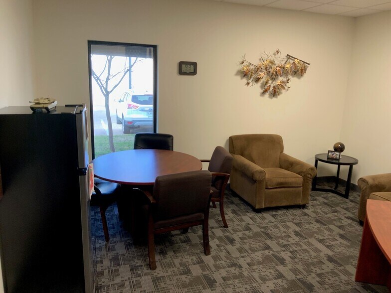 More Photos Of 2890 Market Loop, Southlake Light Manufacturing For Sale