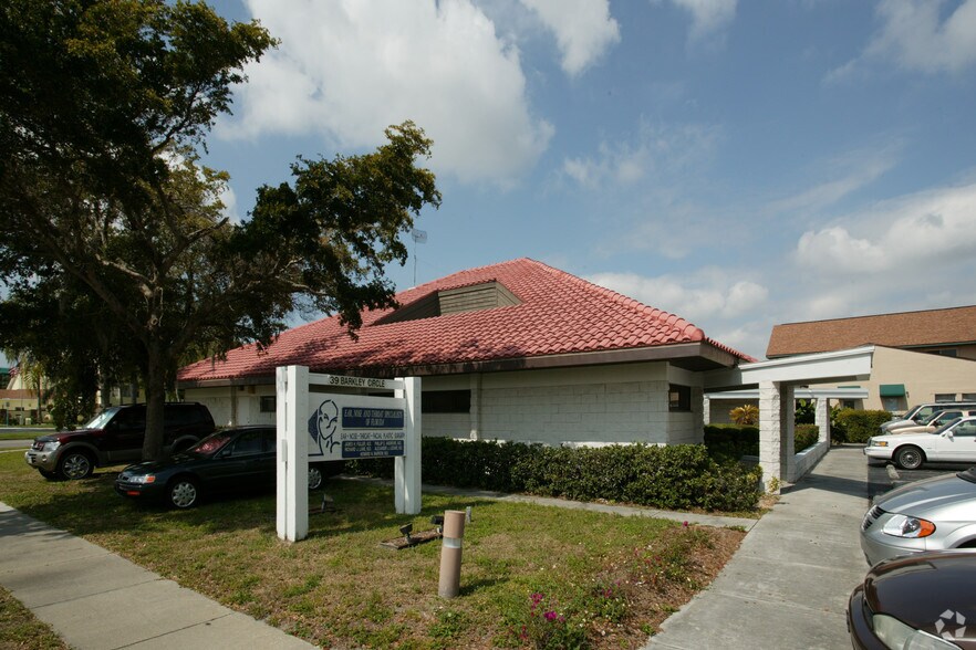More Photos Of 39 Barkley Cir, Fort Myers Medical For Sale