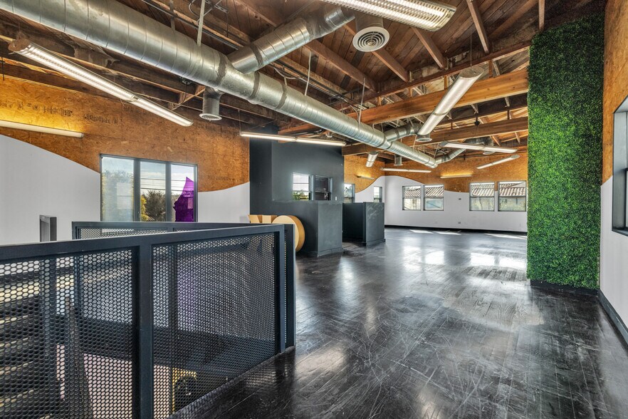More Photos Of 5008 Venice Blvd, Los Angeles Loft Creative Space For Lease