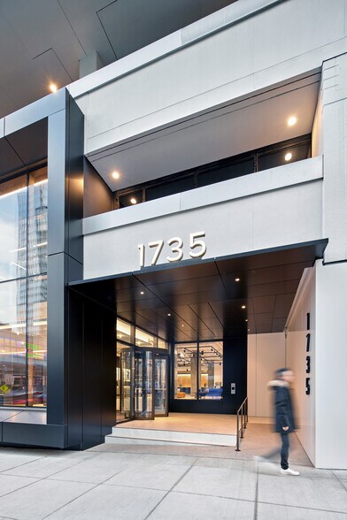 More Photos Of 1735 N Lynn St, Arlington Office For Lease