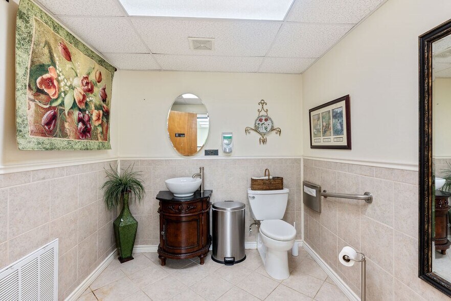 More Photos Of 2524 US Highway 96 N, Center Warehouse For Sale