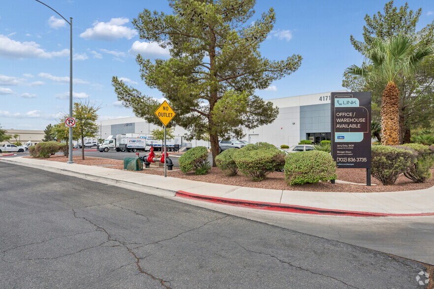 More Photos Of 4171 Distribution Cir, North Las Vegas Warehouse For Lease