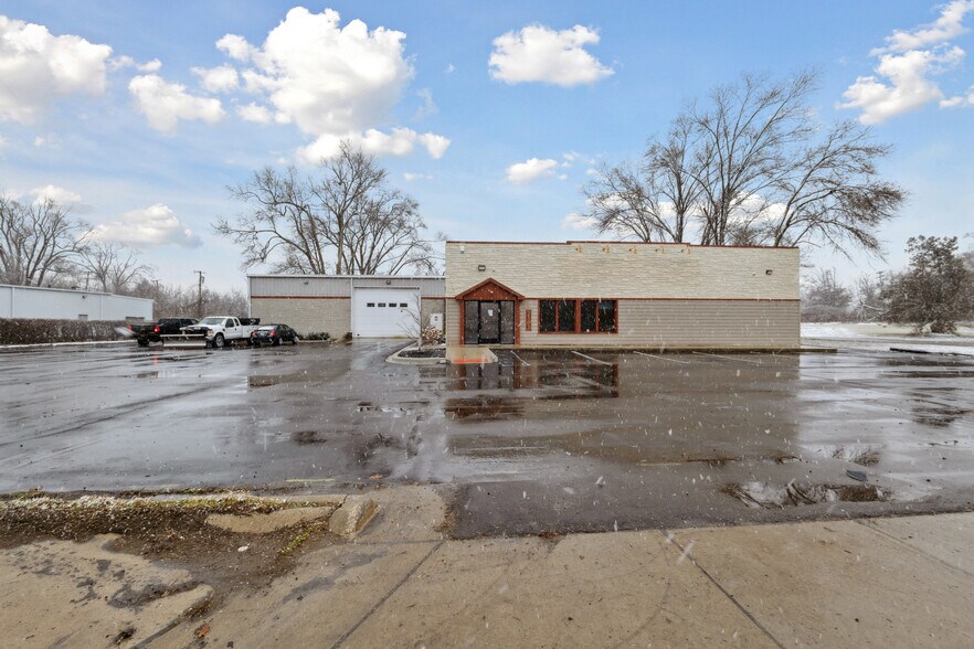 More Photos Of 2502 E Michigan Ave, Ypsilanti Freestanding For Lease