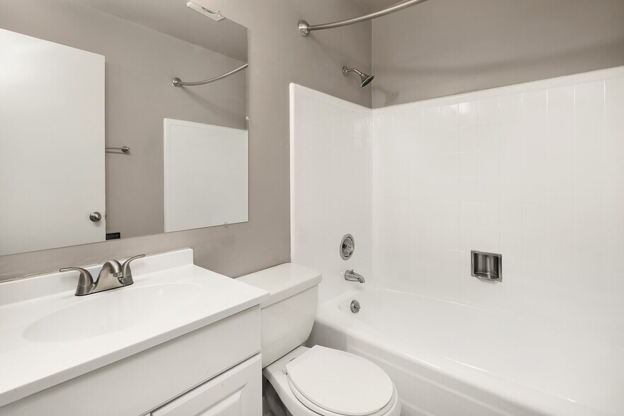 More Photos Of 220 S 152nd St, Burien Apartments For Sale