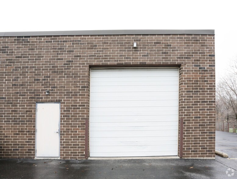 More Photos Of 201-207 William St, Bensenville Warehouse For Lease