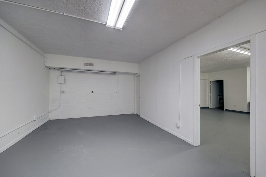 More Photos Of 905 W Main St, La Porte Warehouse For Sale