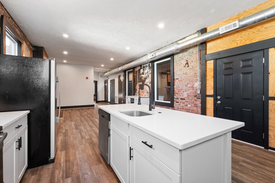 More Photos Of 200-208 E Eighth Ave, Munhall Freestanding For Sale