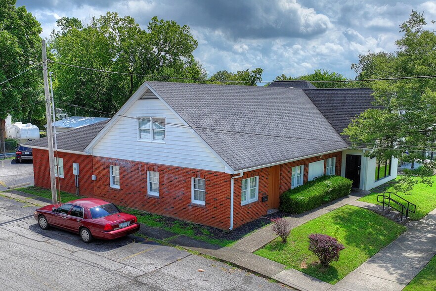 More Photos Of 1604 State St, New Albany Office For Sale