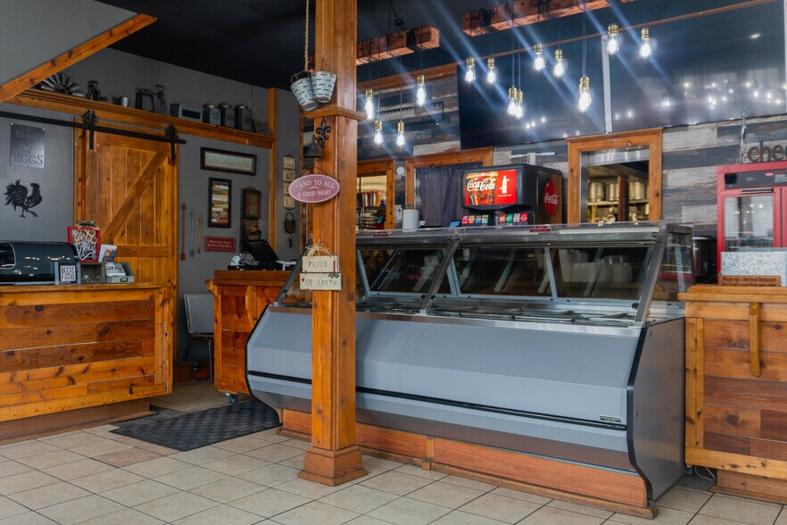 More Photos Of 3927-3929 Ames Ave, Omaha Storefront Retail Residential For Lease