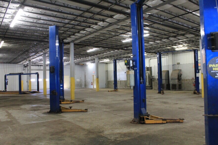 More Photos Of 4 Gator Rock Rd, Somersworth Distribution For Sale