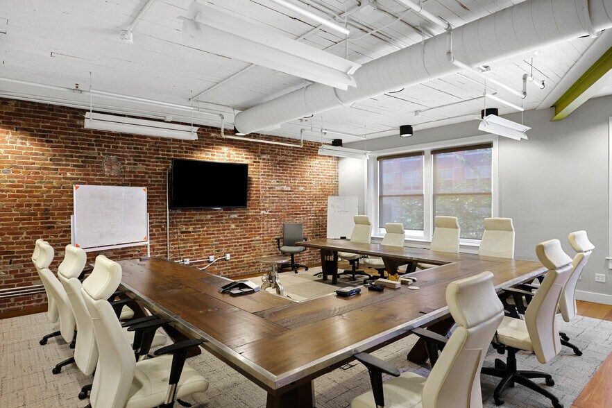 More Photos Of 118-122 E Main St, Louisville Office For Lease