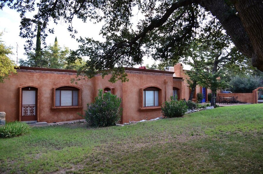 More Photos Of 1170 Rancho Robles Rd, Oracle Hotel For Sale