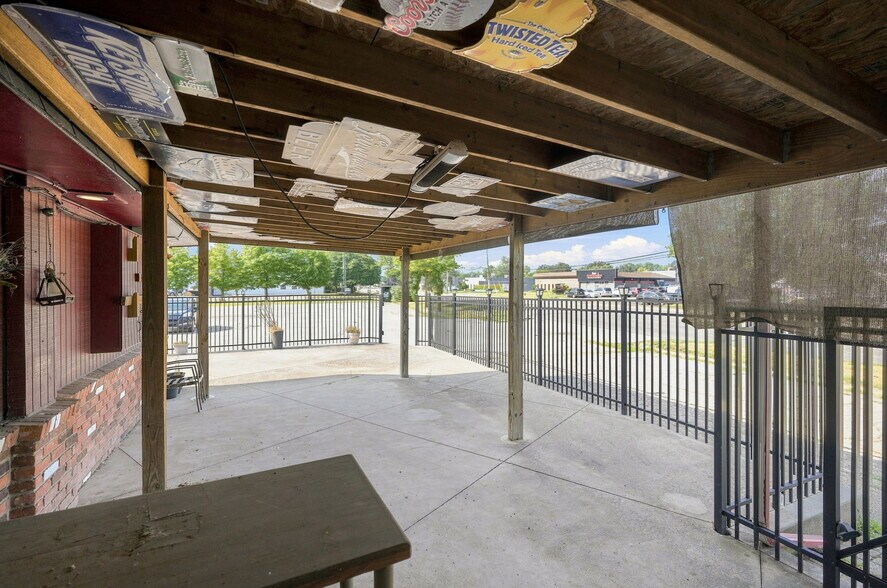 More Photos Of 1090 Rochester Rd, Troy Restaurant For Sale