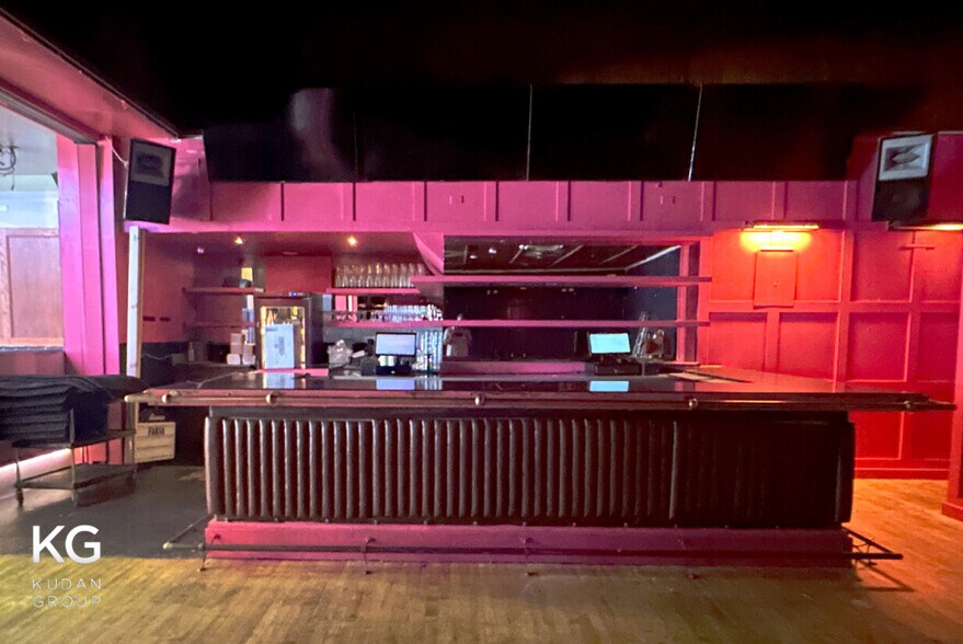 More Photos Of 324-326 W Chicago Ave, Chicago General Retail For Sale