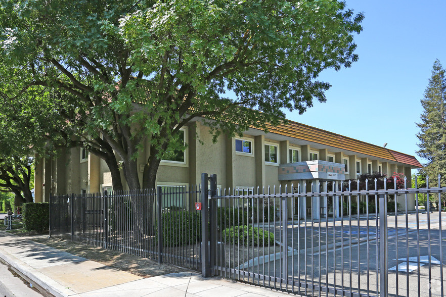 Primary Photo Of 20 N Dewitt Ave, Clovis Medical For Lease