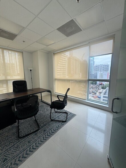 More Photos Of 175 SW 7th St, Miami Medical For Lease
