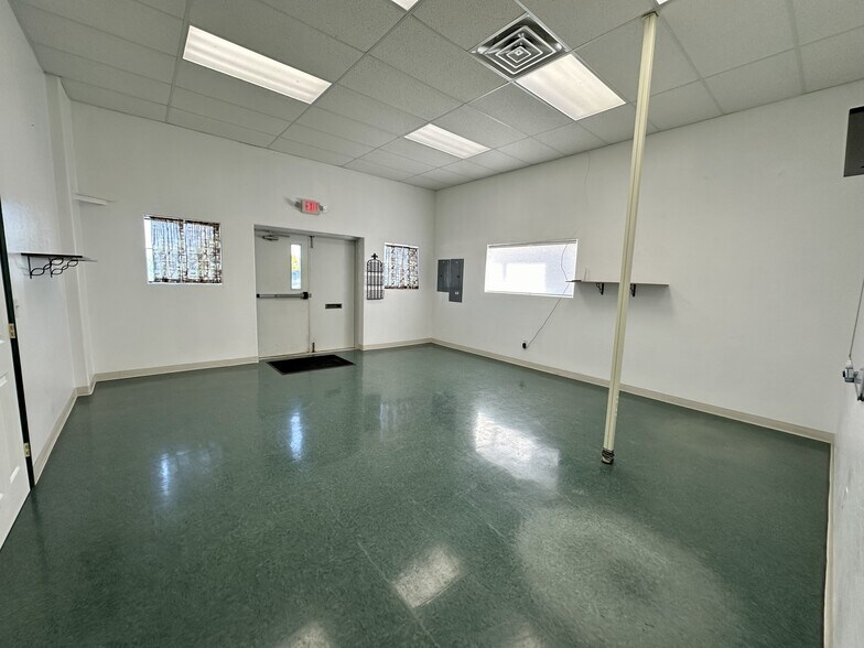 More Photos Of 3700 Industrial Loop, Show Low Manufacturing For Sale