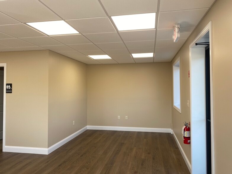 More Photos Of 6 Ricketts Pond Drive, Carver Light Distribution For Lease