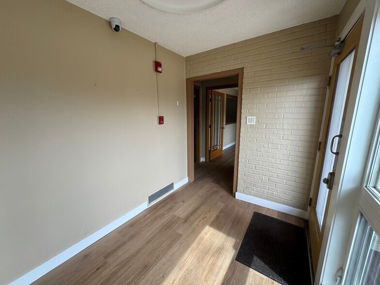 More Photos Of 207 Webster St, Batavia Office Residential For Lease