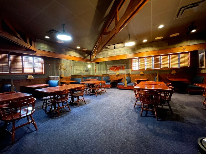 More Photos Of 2319 W Loop 250 N, Midland Flex For Sale