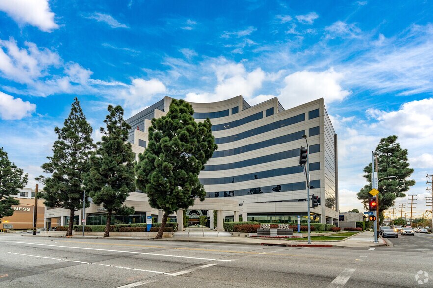 More Photos Of 1990 S Bundy Dr, Los Angeles Office For Lease