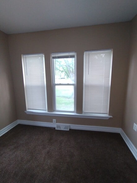 More Photos Of 25 Maynard Ct, Pontiac Apartments For Sale